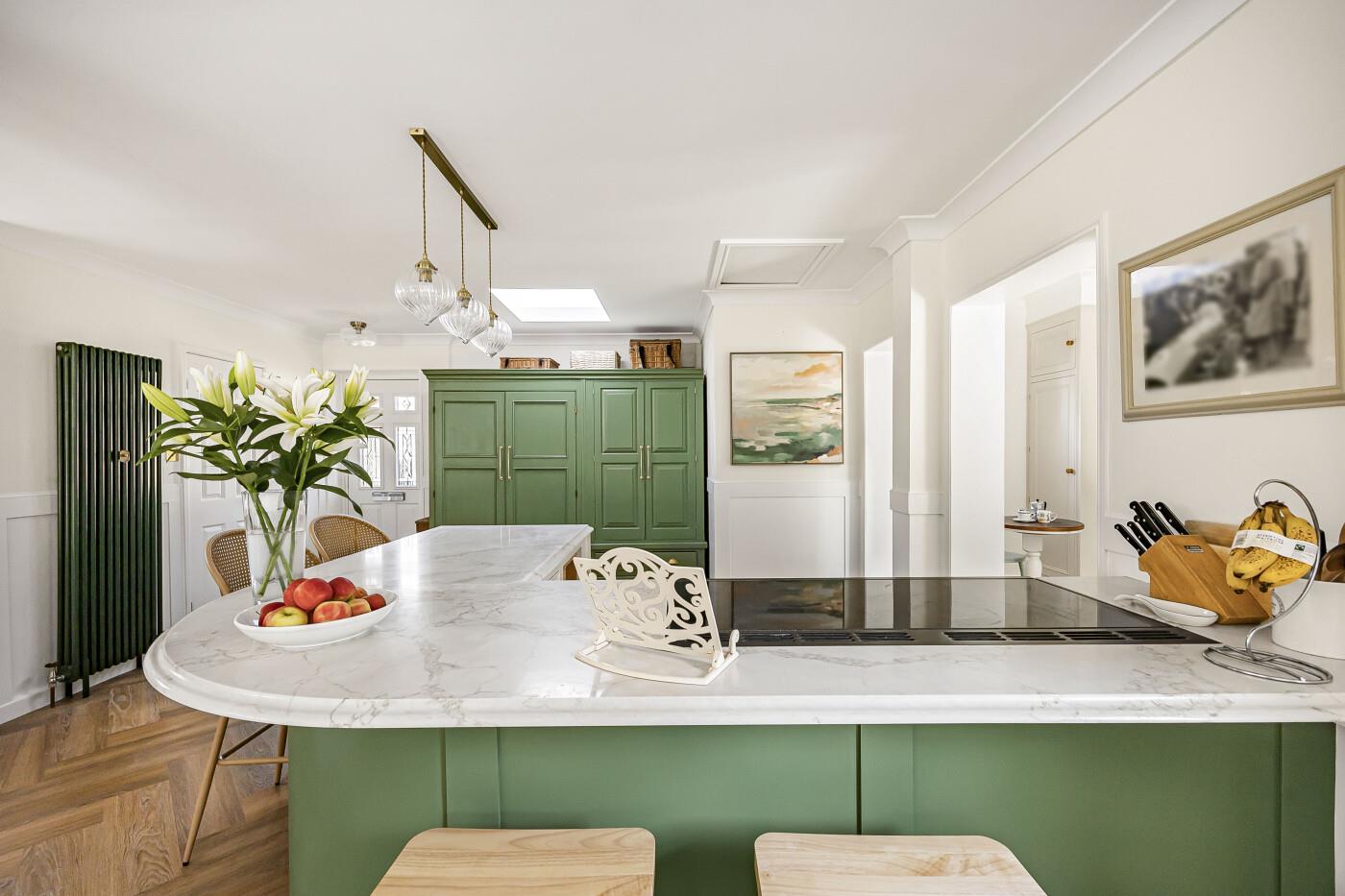 3 bed property in Greys Hill, Henley-On-Thames